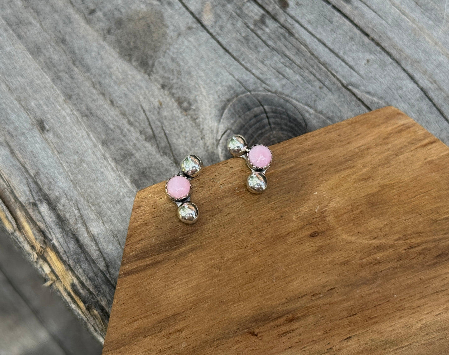 BLUSH WREN STUDS