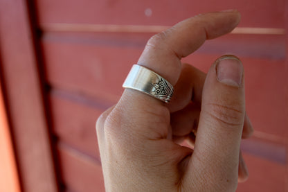 SIZE 9.5 SPOON RING