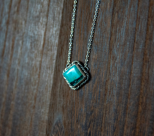 THE CROSSROADS NECKLACE