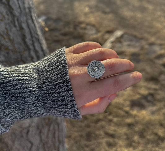 SIZE 7.5 CONCHO RING