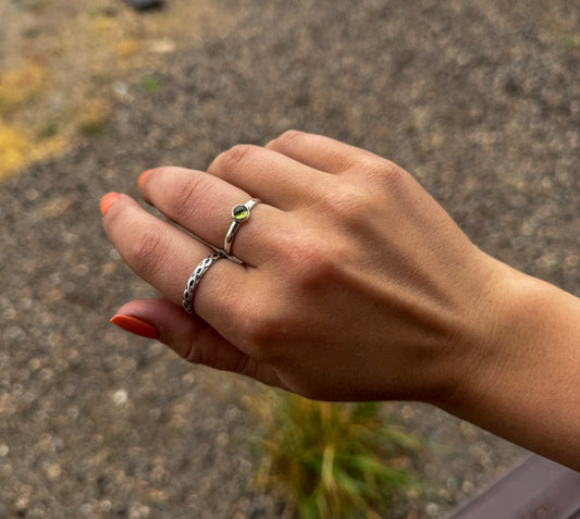 SIZE 7 PERIDOT RING