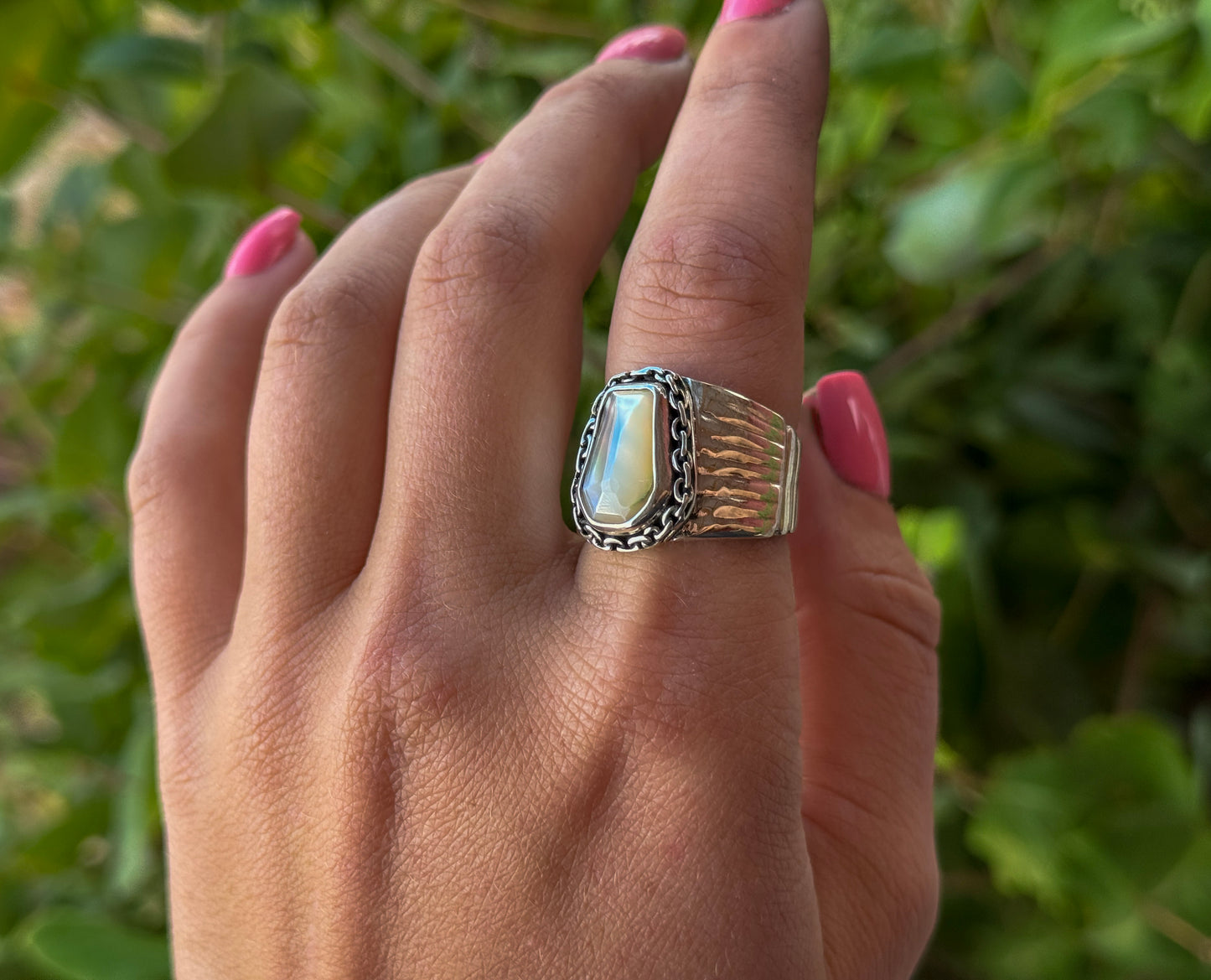 SIZE 8 MOTHER OF PEARL RING