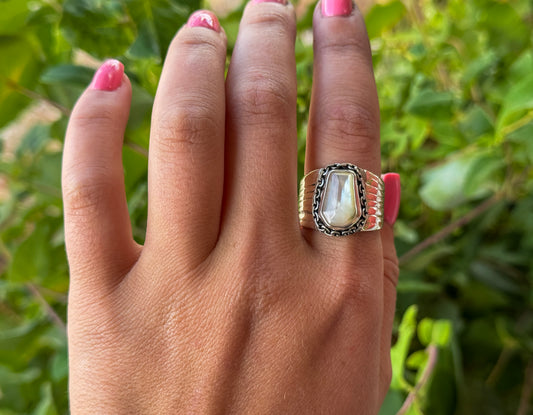 SIZE 8 MOTHER OF PEARL RING