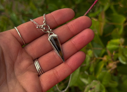 MONTANA AGATE DAGGER NECKLACE