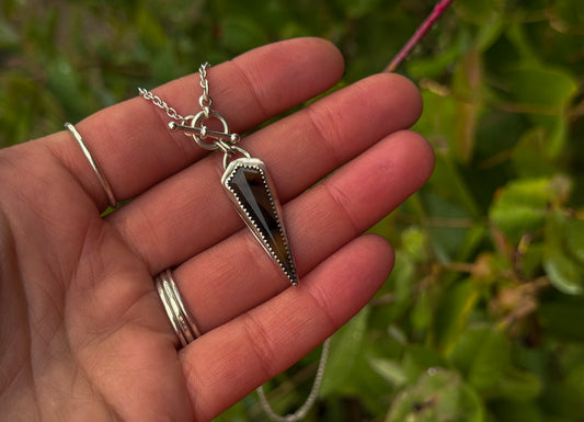 MONTANA AGATE DAGGER NECKLACE